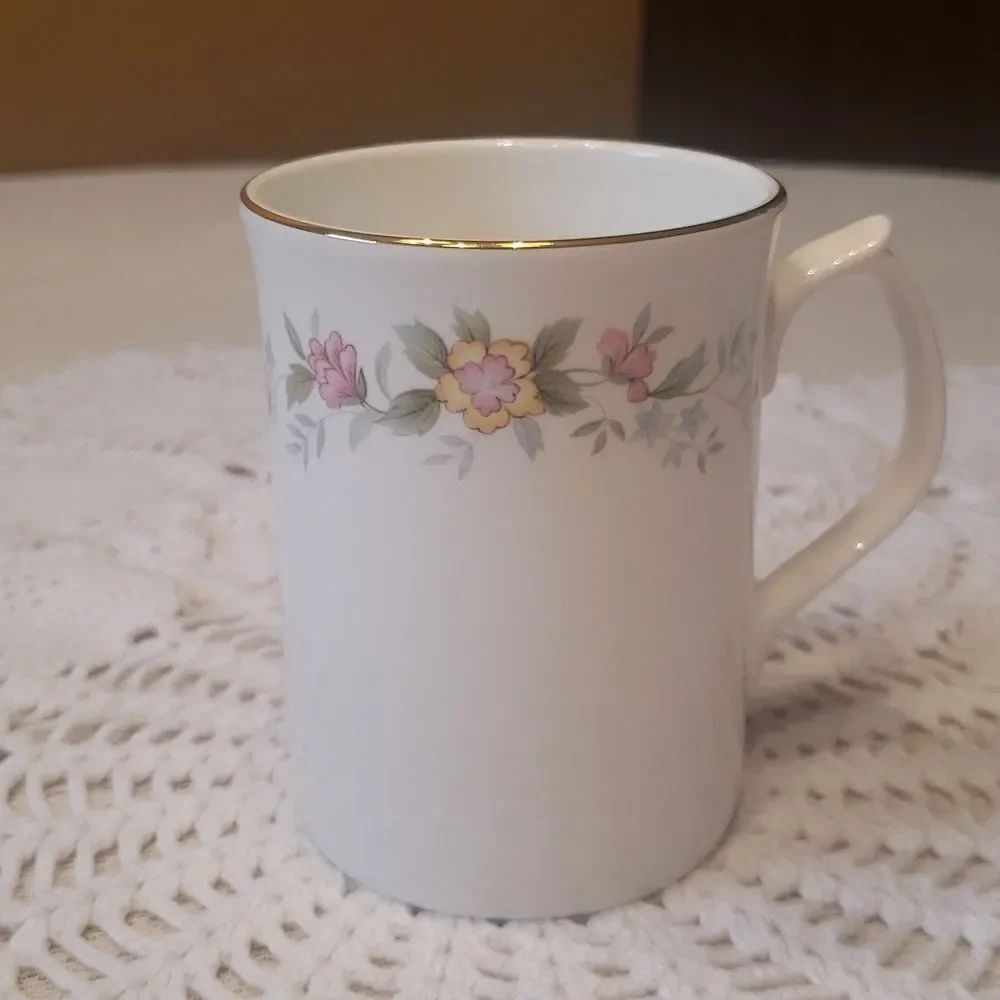 Vintage Bone China Floral Coffee Cup Mug with Gold Trim